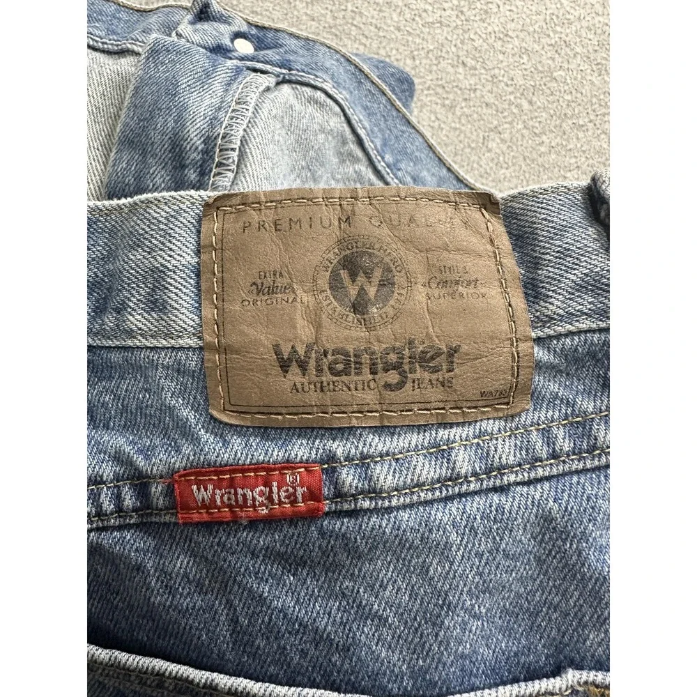 Wrangler Jeans Mens 42x30 Blue Regular Fit Authentic Denim Straight Leg YKK Zip - Picture 6 of 13